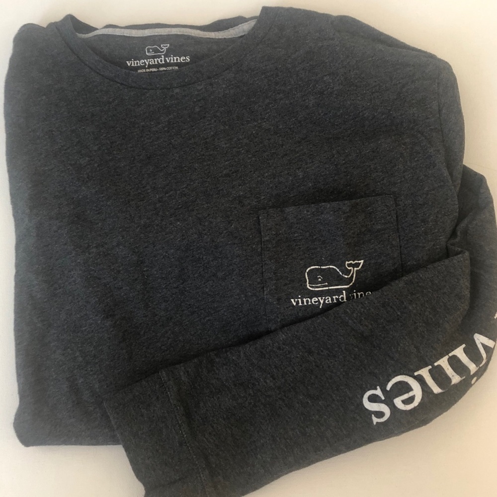 Men’s long sleeved VIneyard Vines T-shirt